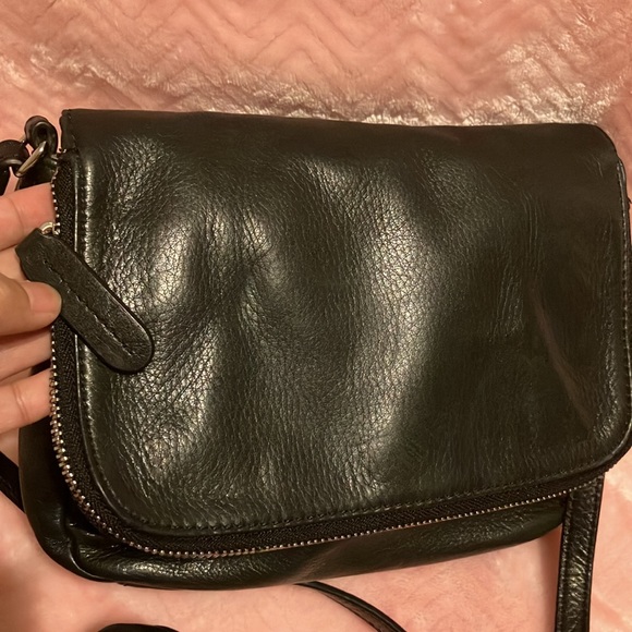 Margot genuine leather crossbody bag - Picture 3 of 17